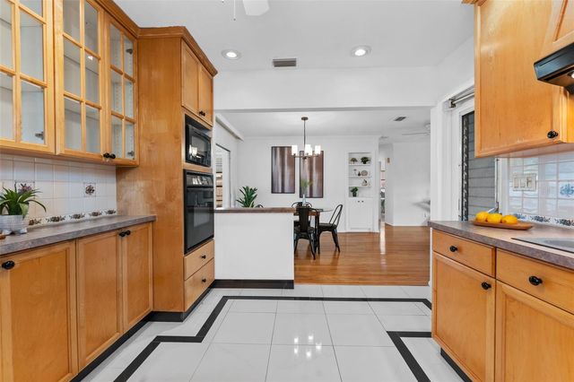 11095 87TH AVENUE, Seminole, FL 33772