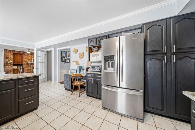 424 Locklie Drive, Highland Heights, OH 44143