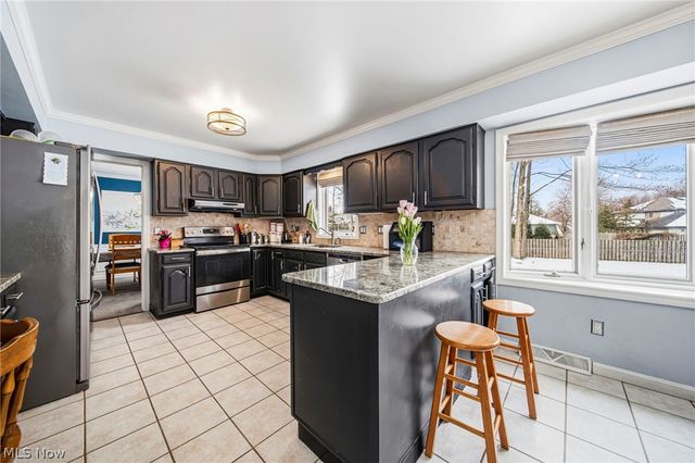 424 Locklie Drive, Highland Heights, OH 44143