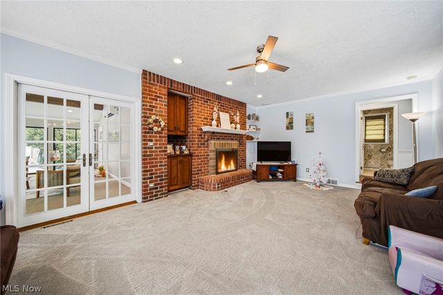 424 Locklie Drive, Highland Heights, OH 44143