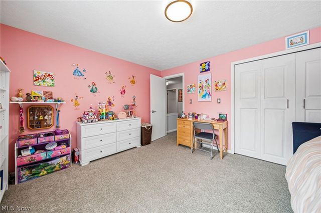 424 Locklie Drive, Highland Heights, OH 44143