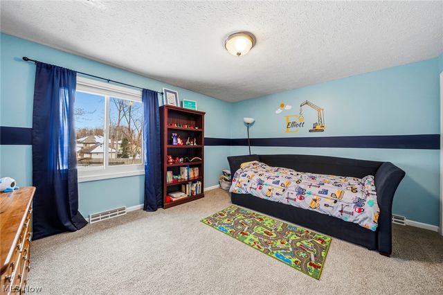 424 Locklie Drive, Highland Heights, OH 44143