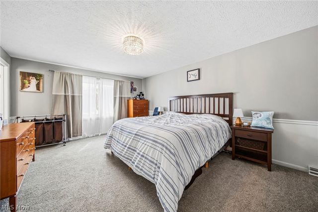424 Locklie Drive, Highland Heights, OH 44143