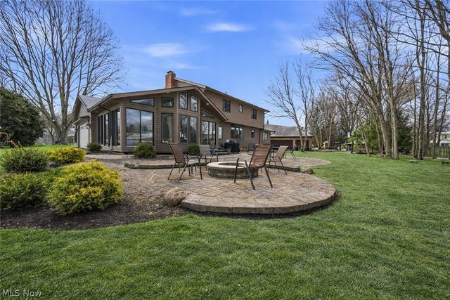 424 Locklie Drive, Highland Heights, OH 44143