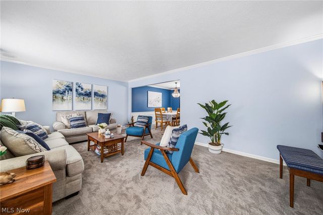 424 Locklie Drive, Highland Heights, OH 44143