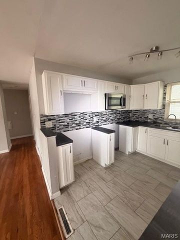 10815 Vorhof Drive, St Louis, MO 63136