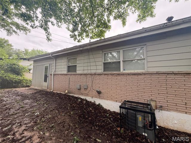10815 Vorhof Drive, St Louis, MO 63136
