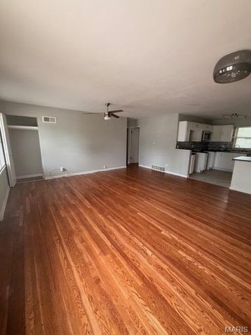 10815 Vorhof Drive, St Louis, MO 63136