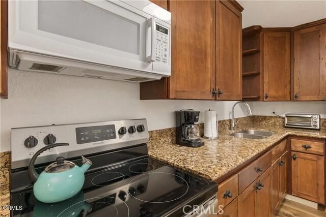 2821 N Los Felices Road 208, Palm Springs, CA 92262