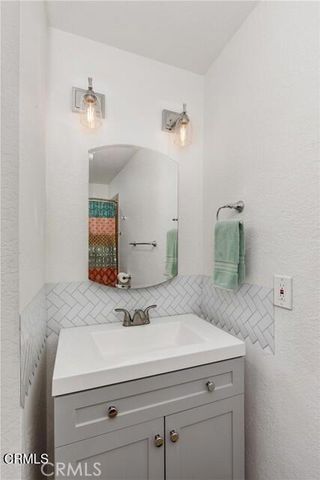 2821 N Los Felices Road 208, Palm Springs, CA 92262