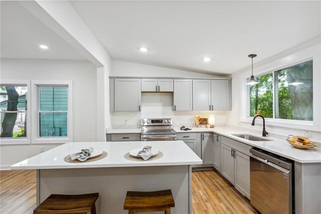 698 Garibaldi SW Street, Atlanta, GA 30310