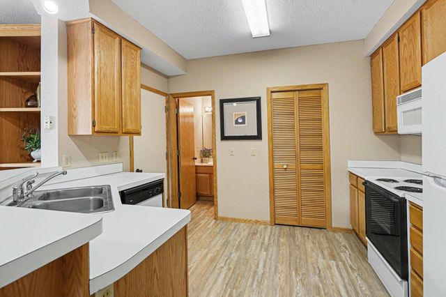 15345 Greenhaven Lane 103, Burnsville, MN 55306
