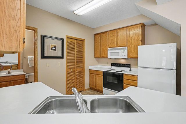 15345 Greenhaven Lane 103, Burnsville, MN 55306