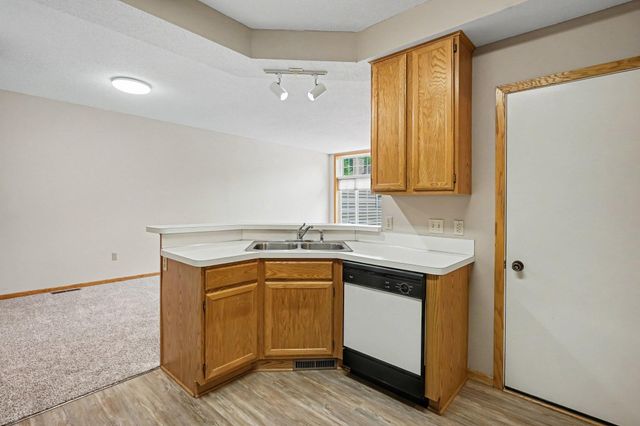 15345 Greenhaven Lane 103, Burnsville, MN 55306