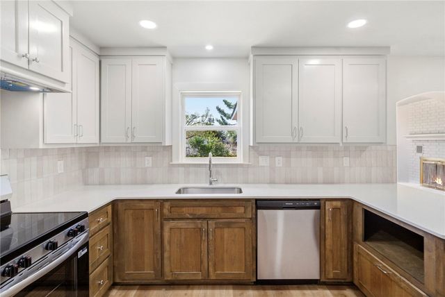 916 S 13th Place, Rogers, AR 72758