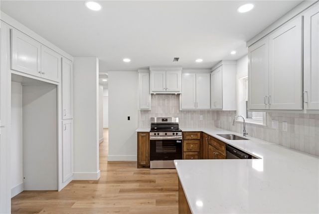 916 S 13th Place, Rogers, AR 72758