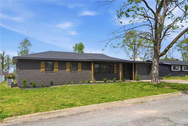 916 S 13th Place, Rogers, AR 72758