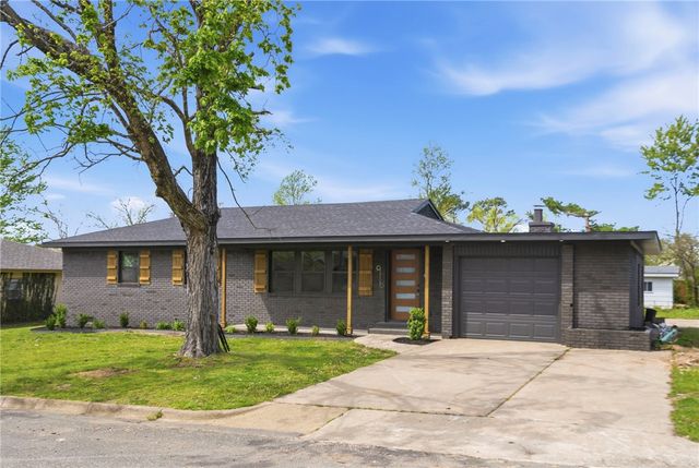 916 S 13th Place, Rogers, AR 72758
