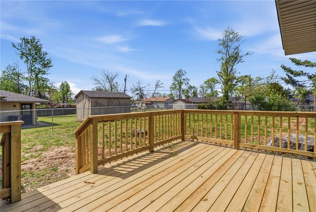 916 S 13th Place, Rogers, AR 72758