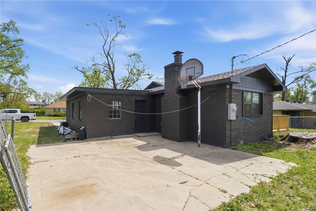 916 S 13th Place, Rogers, AR 72758