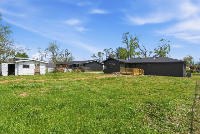 916 S 13th Place, Rogers, AR 72758