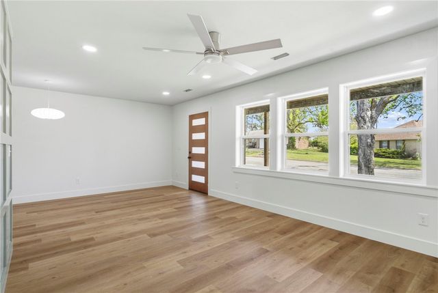 916 S 13th Place, Rogers, AR 72758