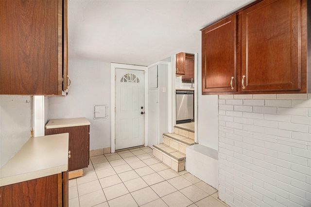 6953 Mayburn Street, Dearborn Heights, MI 48127