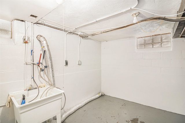 6953 Mayburn Street, Dearborn Heights, MI 48127