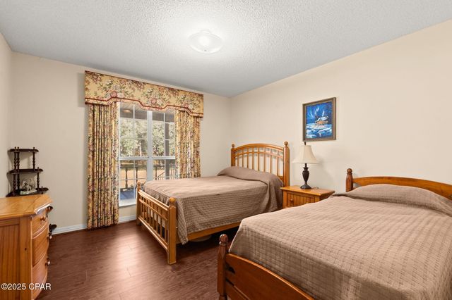 5563 Douglas Ferry Road, Caryville, FL 32427