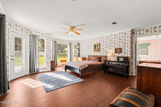 5563 Douglas Ferry Road, Caryville, FL 32427