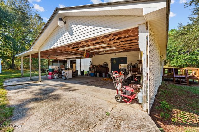 5563 Douglas Ferry Road, Caryville, FL 32427
