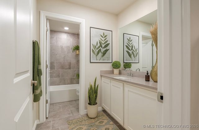 2416 W Birmingham Street, Broken Arrow, OK 74011