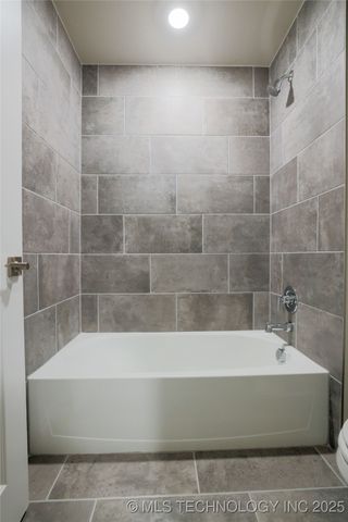 2416 W Birmingham Street, Broken Arrow, OK 74011