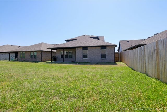 2416 W Birmingham Street, Broken Arrow, OK 74011