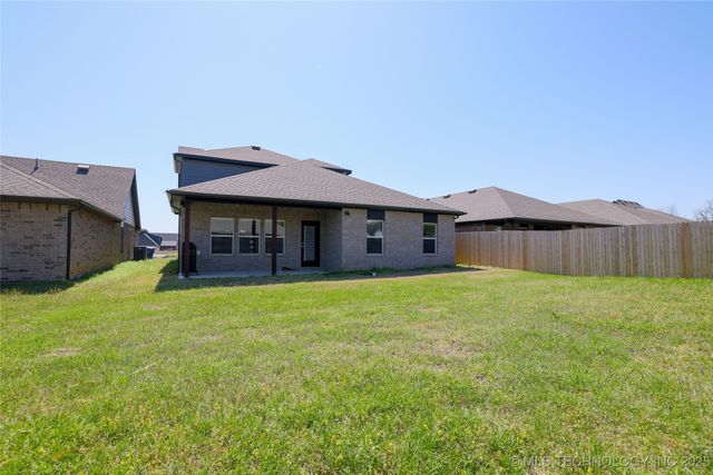 2416 W Birmingham Street, Broken Arrow, OK 74011