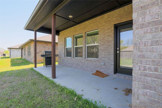 2416 W Birmingham Street, Broken Arrow, OK 74011