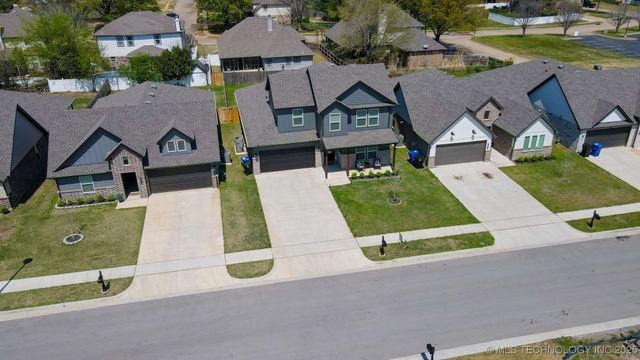 2416 W Birmingham Street, Broken Arrow, OK 74011