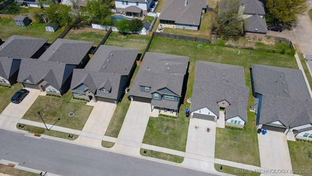 2416 W Birmingham Street, Broken Arrow, OK 74011