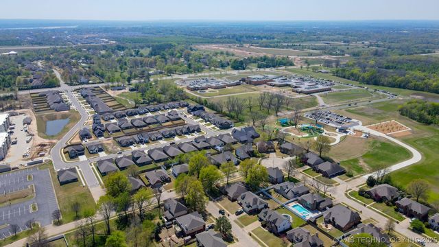 2416 W Birmingham Street, Broken Arrow, OK 74011