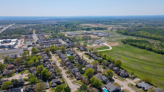 2416 W Birmingham Street, Broken Arrow, OK 74011