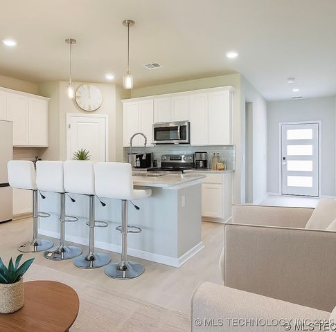 2416 W Birmingham Street, Broken Arrow, OK 74011