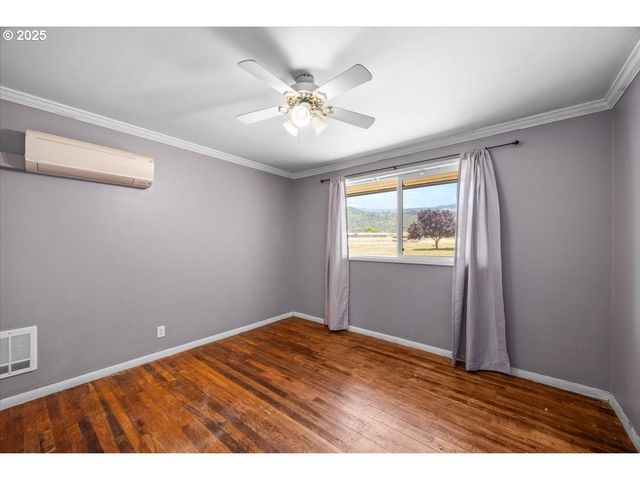 631 E 4TH Ave, Riddle, OR 97469