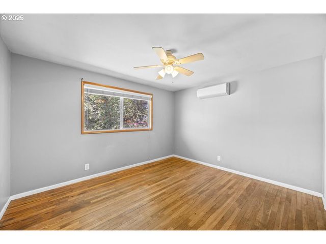 631 E 4TH Ave, Riddle, OR 97469