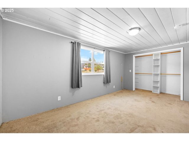 631 E 4TH Ave, Riddle, OR 97469