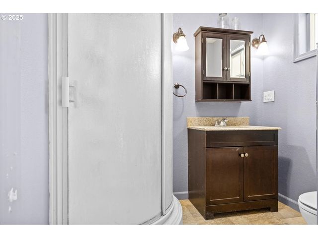 631 E 4TH Ave, Riddle, OR 97469