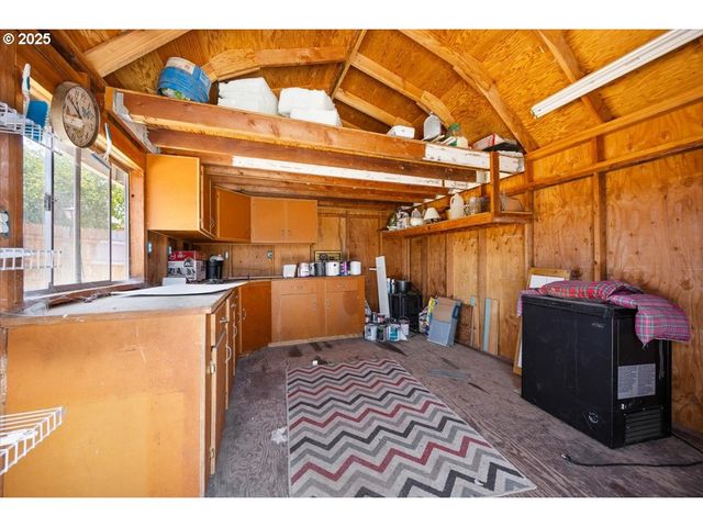 631 E 4TH Ave, Riddle, OR 97469