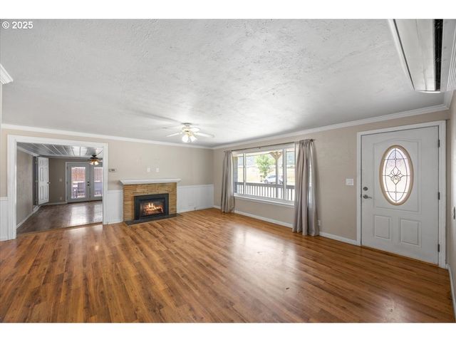 631 E 4TH Ave, Riddle, OR 97469