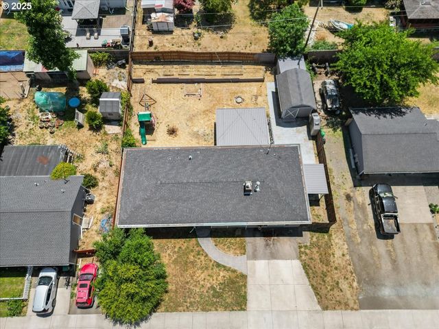 631 E 4TH Ave, Riddle, OR 97469