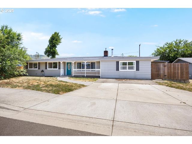 631 E 4TH Ave, Riddle, OR 97469