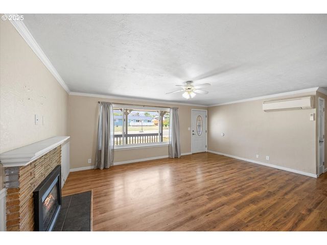 631 E 4TH Ave, Riddle, OR 97469